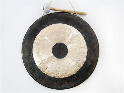 Middle gong: gong sounds, music, percussion