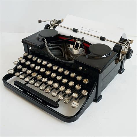 Vintage typewriter - sound effect