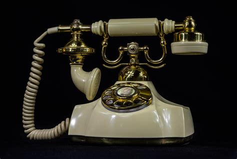 Antique telephone: start and run - sound effect