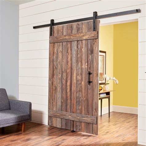 Wooden barn door: opens and closes twice - sound effect