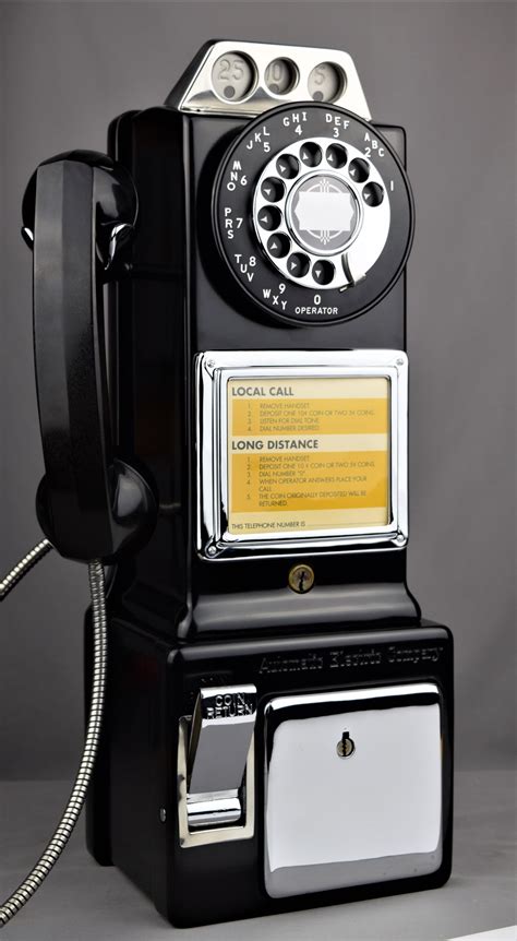 Old pay phone: hang up and pick up - sound effect