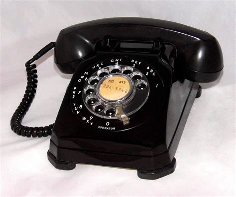 Old telephone from 1950 rings several times - sound effect