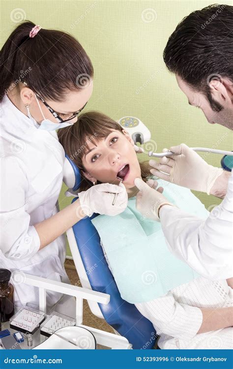 Dentistry, a drill drills a patient's tooth (2) - sound effect