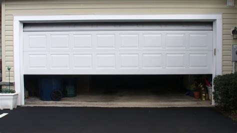 Garage door opens and closes (2) - sound effect