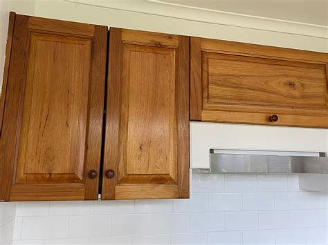 Cabinet door: small cabinet door opens and closes - sound effect