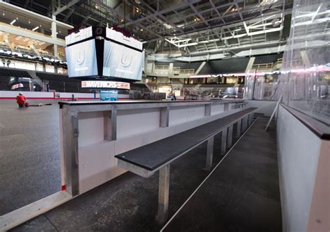 Ice hockey bench door - sound effect