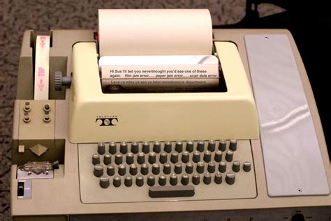 Old type teletype: fast printing - sound effect