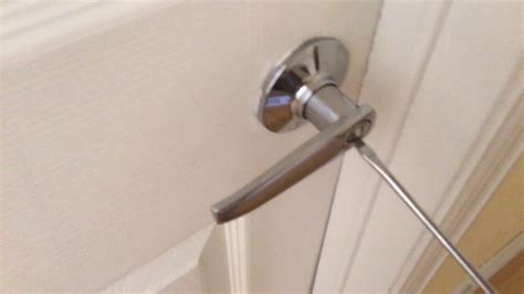 Bathroom door, lock and unlock - sound effect