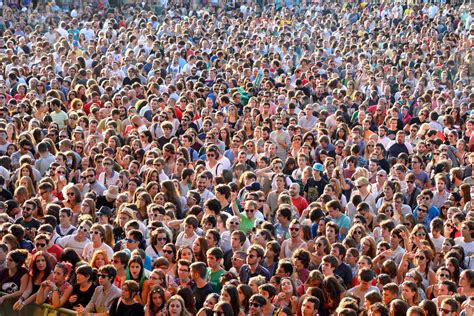 Crowd, assembly: people are talking, talking - sound effect