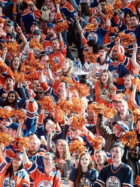 Crowd of hockey fans: screaming players, arena - sound effect
