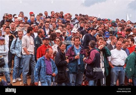 Crowd of spectators at the races - sound effect