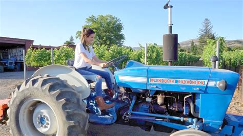 Tractor drives slowly by - sound effect