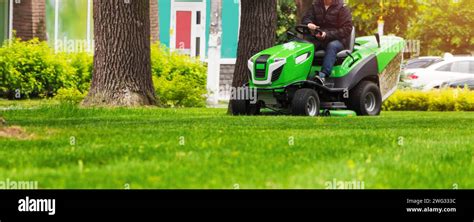 Tractor drives by, mows the lawn - sound effect