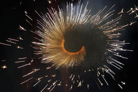 Firework crackle - sound effect
