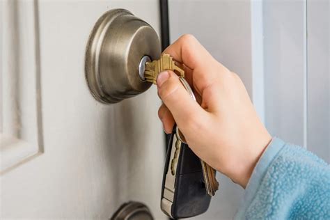 Door lock, key open, deadbolt lock/unlock - sound effect