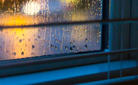 Heavy raindrops hit the window - sound effect