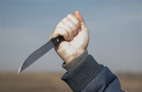 Knife stabbing, knife stuck/stabbed - sound effect