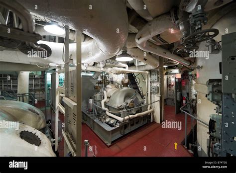 Engine, small engine room on an aircraft carrier - sound effect