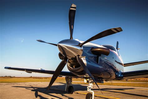 In the cockpit of a propeller helicopter: idle - sound effect