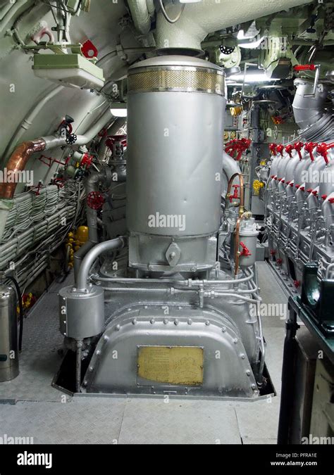 Submarine engine: start, motor - sound effect