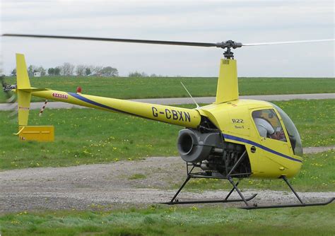 Helicopter robinson r-22: flying past at medium speed - sound effect