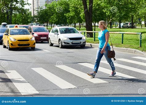 Pedestrian traffic in the crossing - sound effect