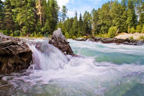 Water, flowing stream, river - sound effect