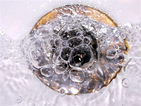 Water, bath drain pipe, gurgling - sound effect