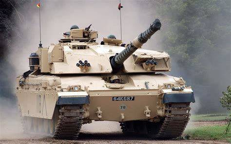 Military tank: movement at different speeds - sound effect
