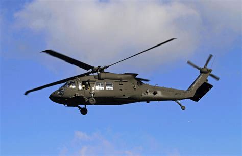 Military helicopter: approaching and flying past - sound effect
