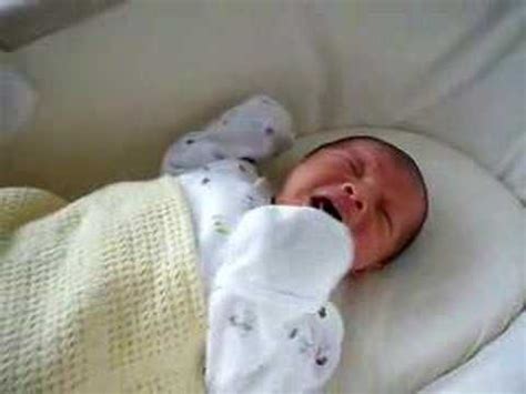 2 week old baby crying (loop) - sound effect