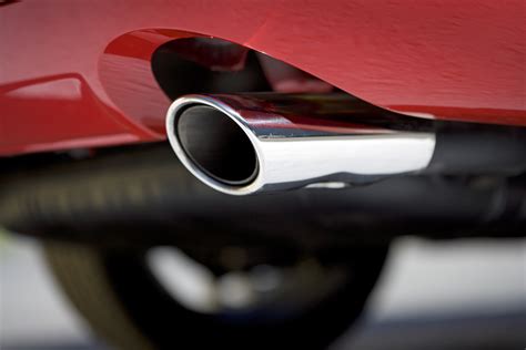 Exhaust pipe: car passes by, at an average speed - sound effect