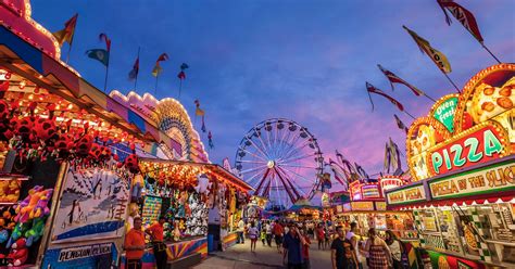 Fair: amusement park, various voices - sound effect