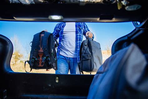 Closing the hood and loading things into the trunk - sound effect