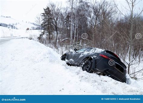 Car skidding on ice - sound effect