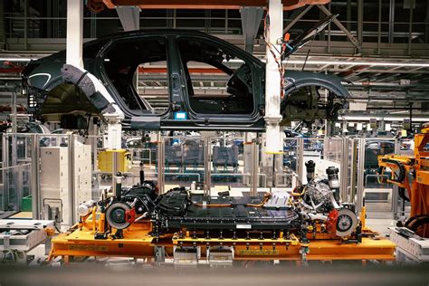 Audi plant: production of electric motors - sound effect