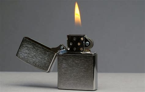 Zippo lighter on fire - sound effect