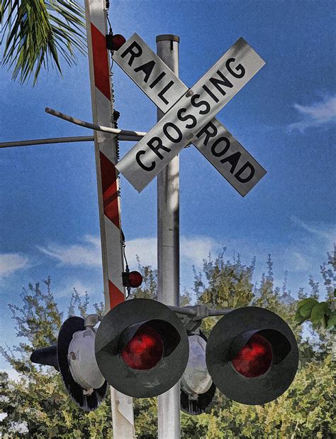Railway crossing: call, train approach - sound effect