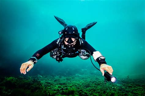 Sound of a scuba diver breathing underwater