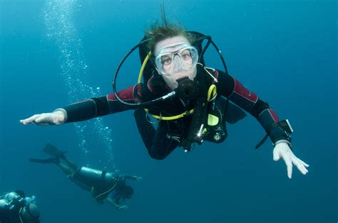 Scuba diver sound: diving and breathing underwater