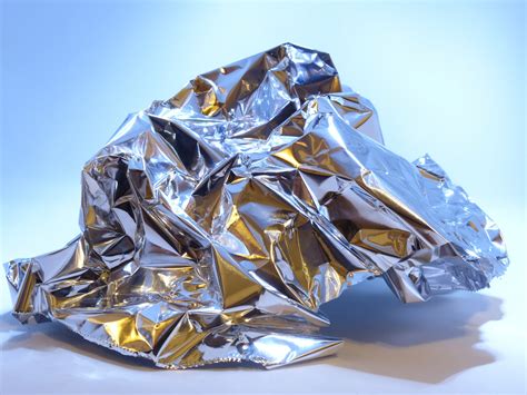 Sound of aluminum foil (crumpling, crumpling)