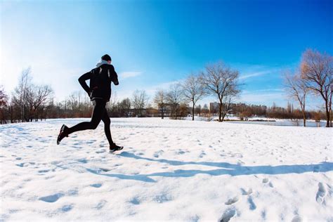 Sound of running in the snow