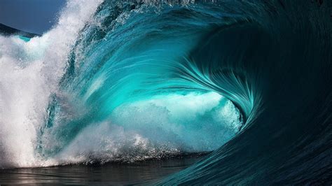 Sound of big high waves: breaking on the shore