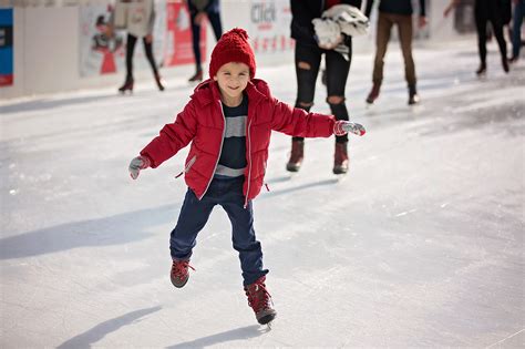 Sound of skating, skater on ice