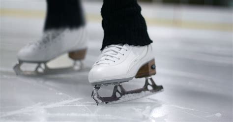 Sound of skates on ice, braking and stopping