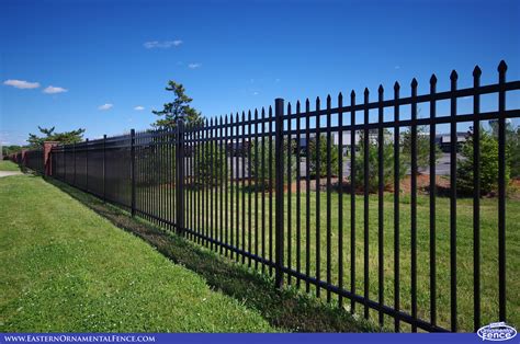 Sound of a metal fence (fence)