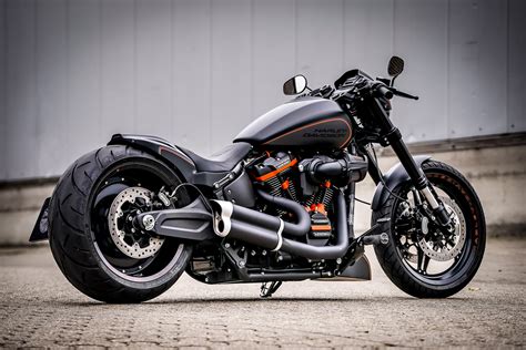 Harley-davidson motorcycle sound: moving at medium speed (2)