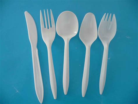 Sound of disposable plastic utensils