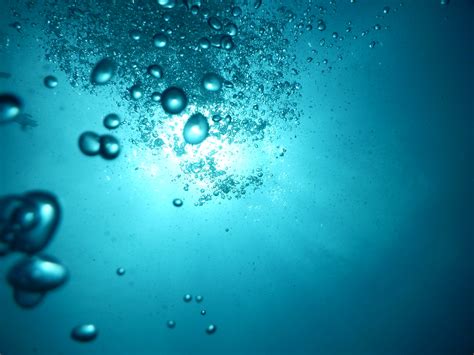 Sound of underwater bubbles (short)