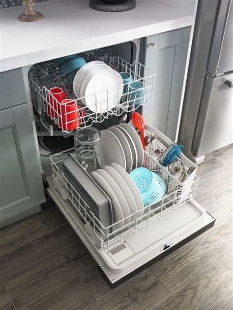 Dishwasher sound: filling with water, washing dishes, draining water